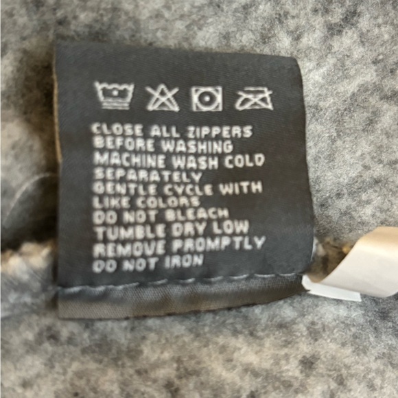 New Balance Black and White Patterned Jacket Size Large NWOT - Picture 10 of 10